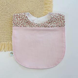 Babero bebé personalizado de tela rosa bebé liso y leopardo rosa